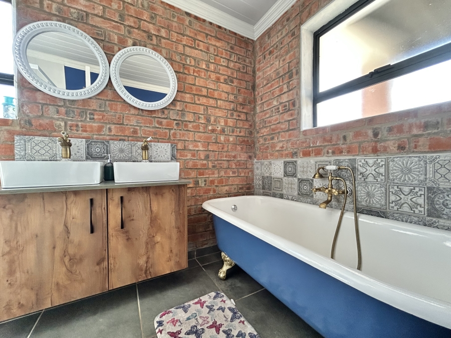 3 Bedroom Property for Sale in Paradise Beach Eastern Cape